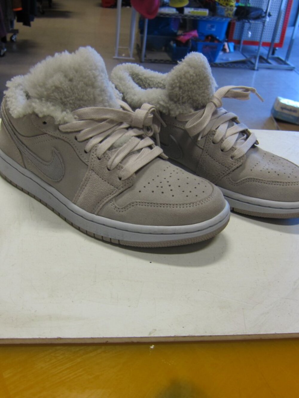 Nike Air Jordan 1 Low SE Womens Sherpa Fleece Grey Fog/Ehite Shoes DO750-002